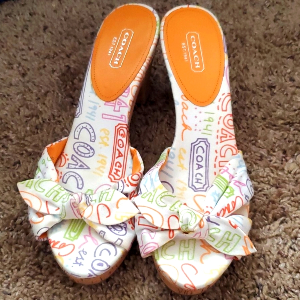 Coach sandals women 8 runs small size down